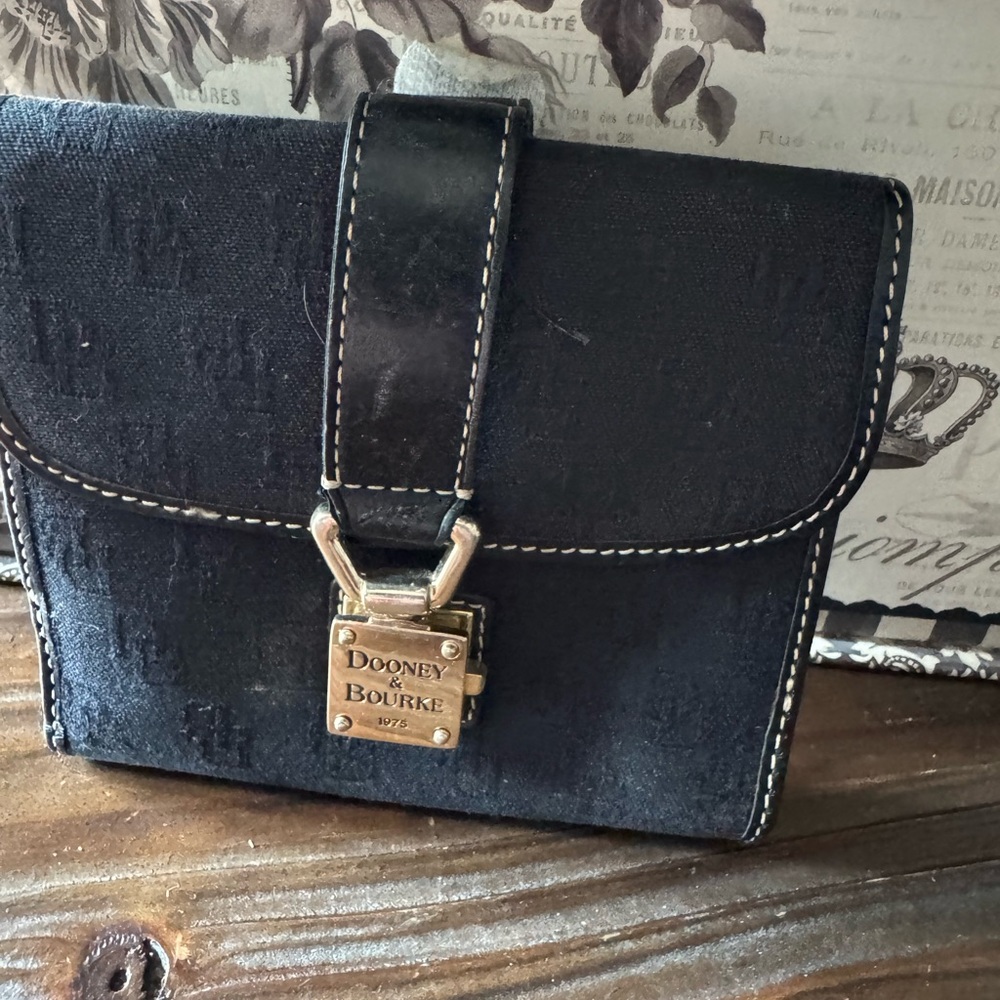 Elegant Black Women's Bag - Picture 2 of 5